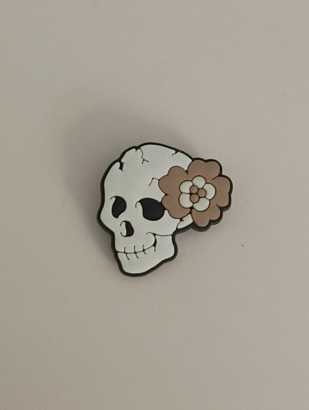 10 for $10 Jibbitz Croc Charm - Skeleton Skull Flower Over Ear 3 - Tan & White